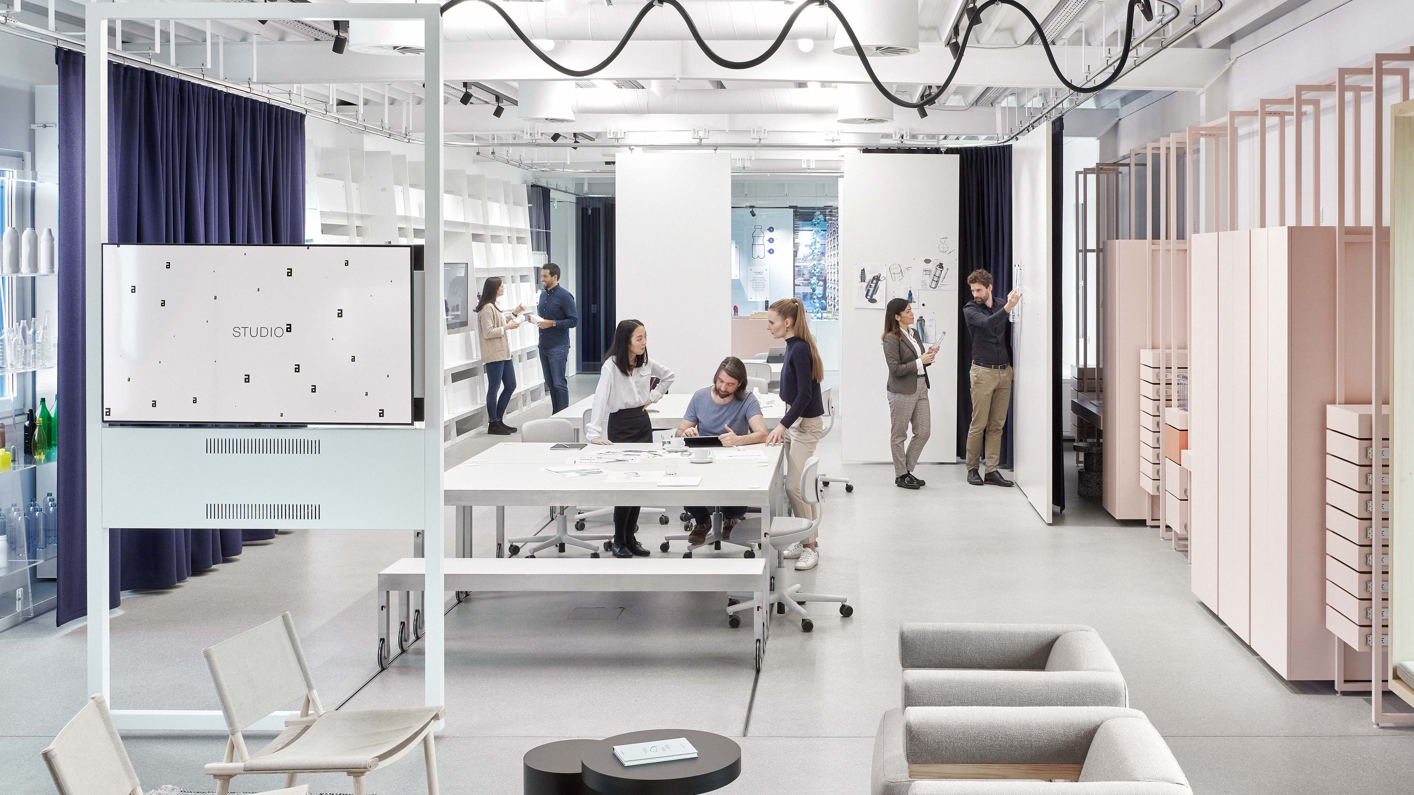 Design Studio 'STUDIOa' in HQ Hard