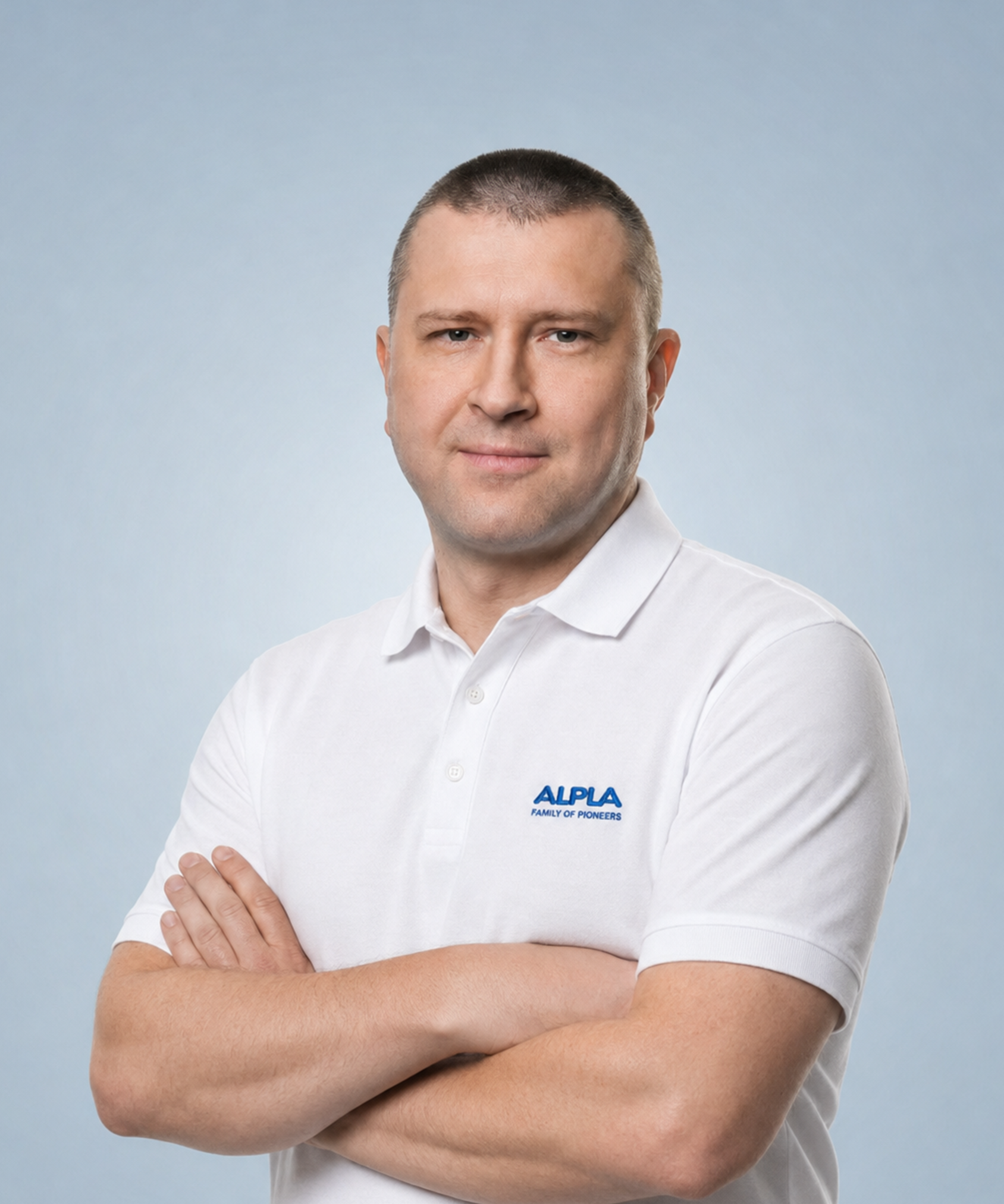 Portrait of an ALPLA sales manager posing in front of a camera