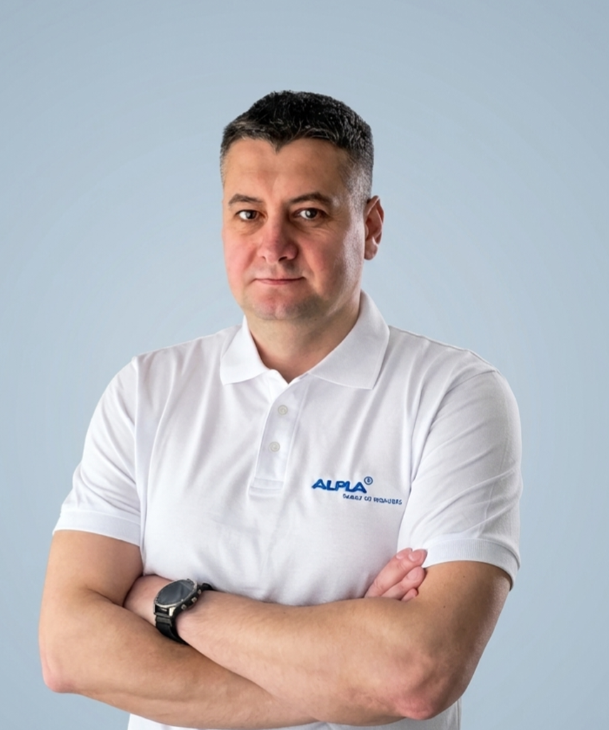 Portrait of an ALPLA sales manager posing in front of a camera