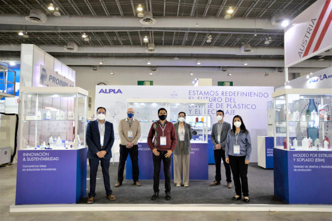 Plastimagen 2022 Exhibition Booth Team